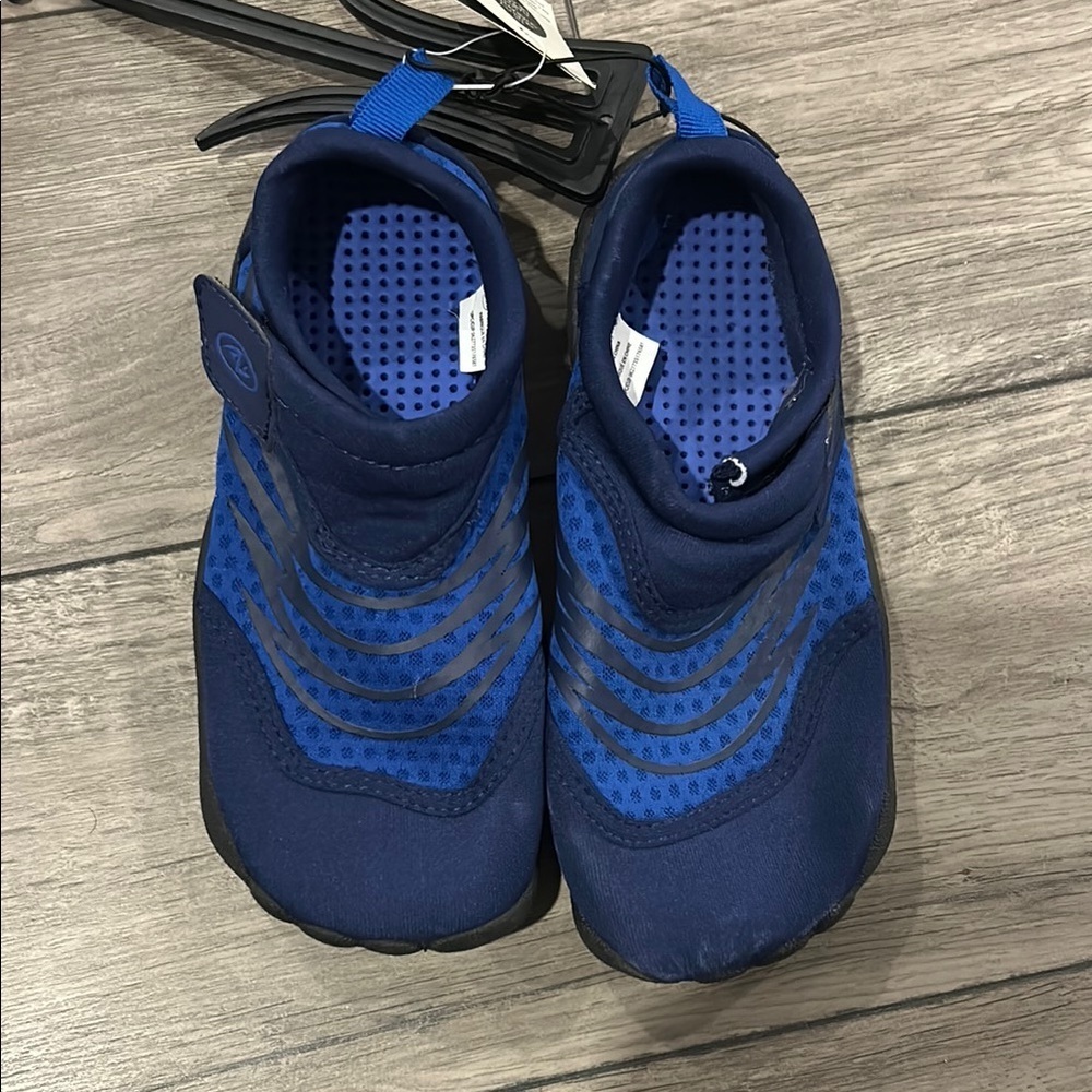 NWT Kids Blue Water Shoes size 13-1